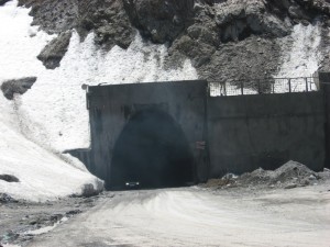 Адзобский туннель. 5 км ужасной дороги, залитой водой. Строили иранцы, не могут остановить грунтовые воды.