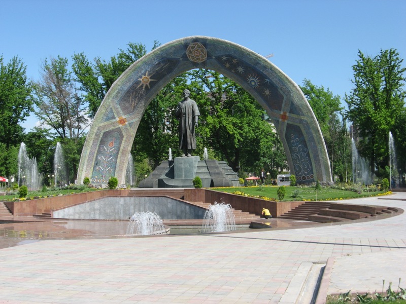 Душанбе. Памятник национальному поэту Рудаки
