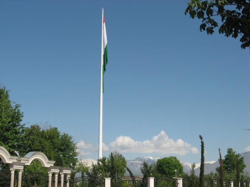 Душанбе. Флаг Таджикистана. Высота 165м.