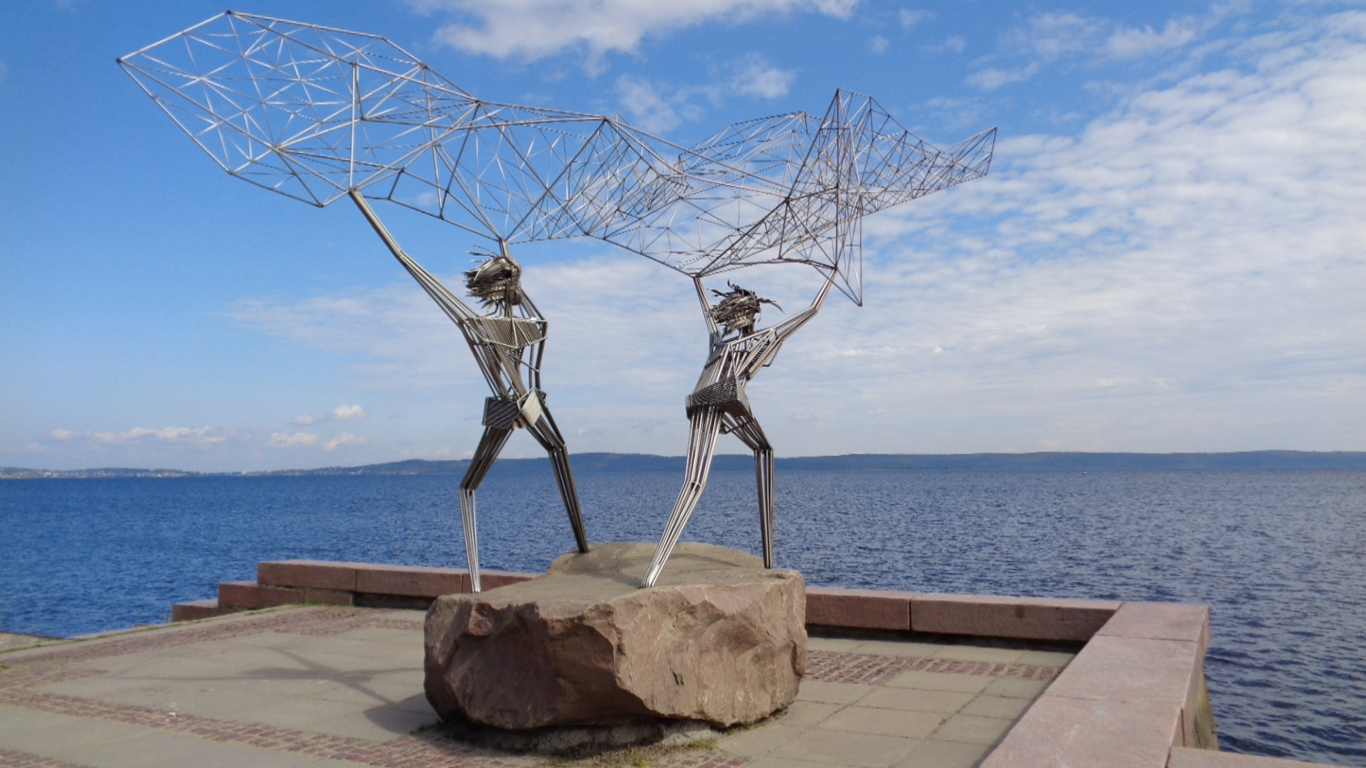 Скульптура "Рыбаки" на набережной Петрозаводска