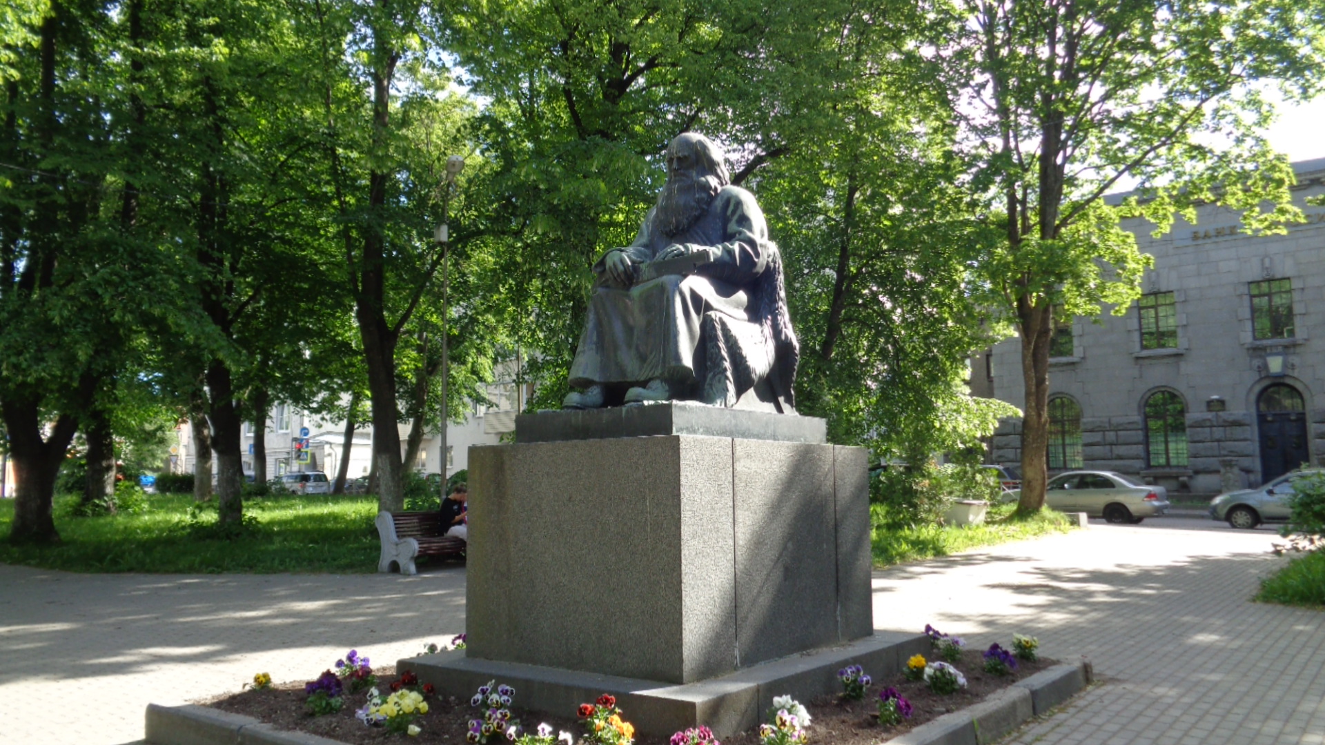 Памятник карельскому рунопевцу Петри Шемейкке