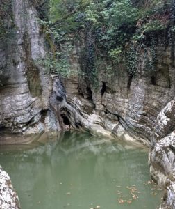 Агурские водопады. Чертова купель