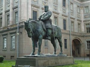 Памятник Александру III у Мраморного дворца