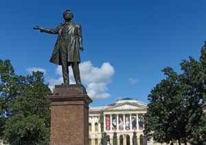 Памятник Пушкину перед Русским музеем